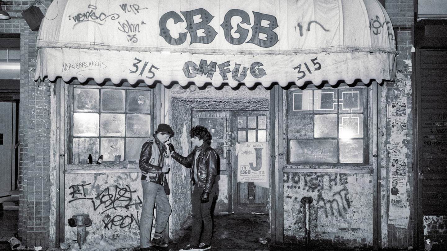 1977: Η έκρηξη του punk