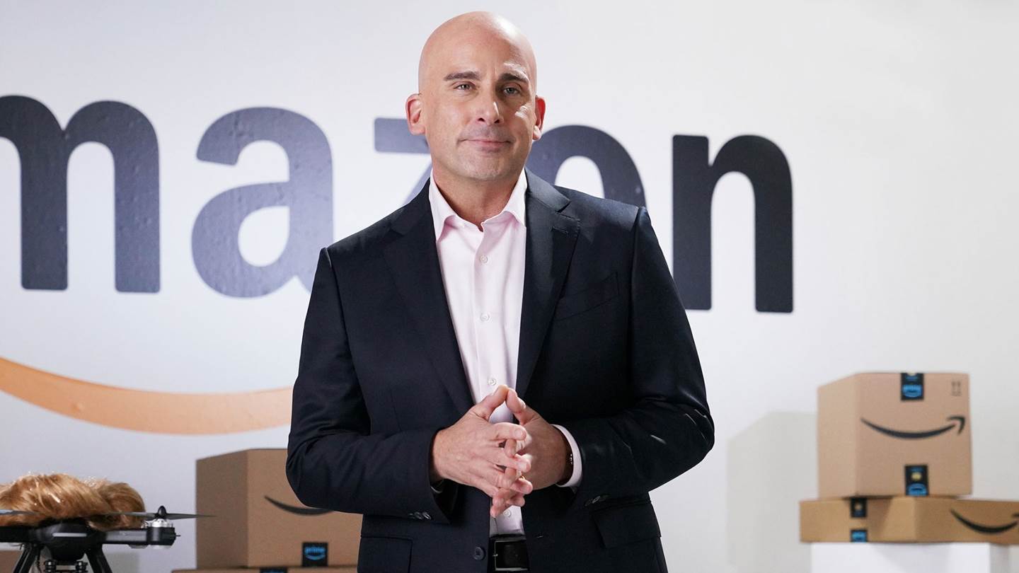 Ο Steve Carell ντύνεται Jeff Bezos και τρολάρει ασύστολα τον Trump