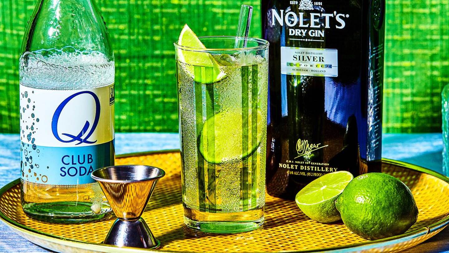 Η ιστορία και η συνταγή του Gin Rickey