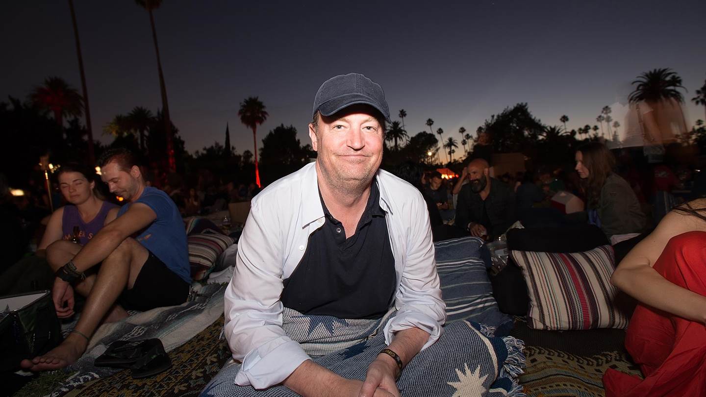 O Matthew Perry ετοιμάζει την αυτοβιογραφία του