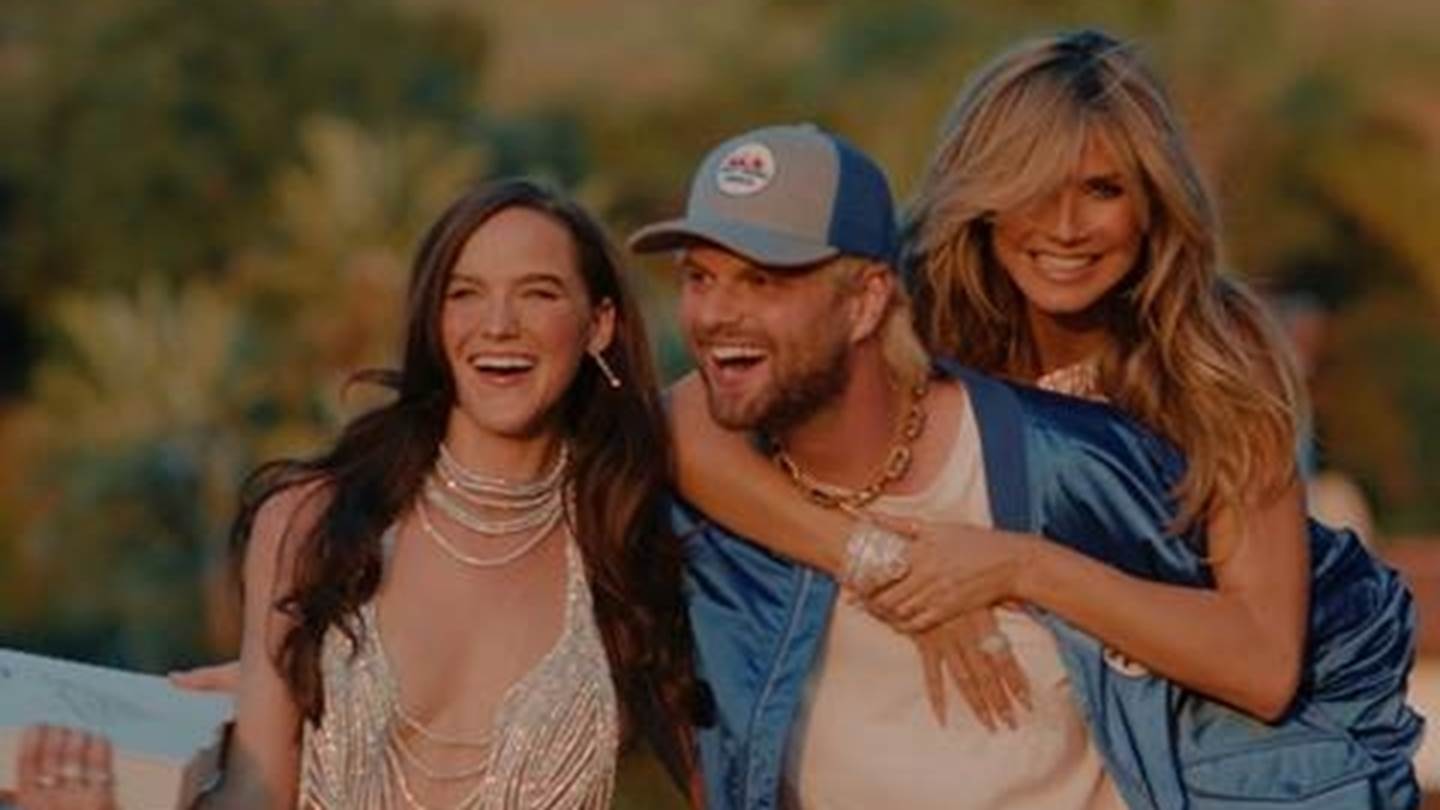 Στο νέο βίντεο κλιπ των Sofi Tukker, την παράσταση κλέβει η Heidi Klum