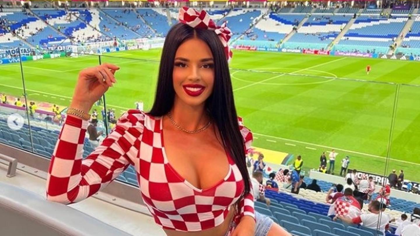 Ivana Knoll, η πιο σέξι φίλαθλος στηρίζει Κροατία στο Μουντιάλ
