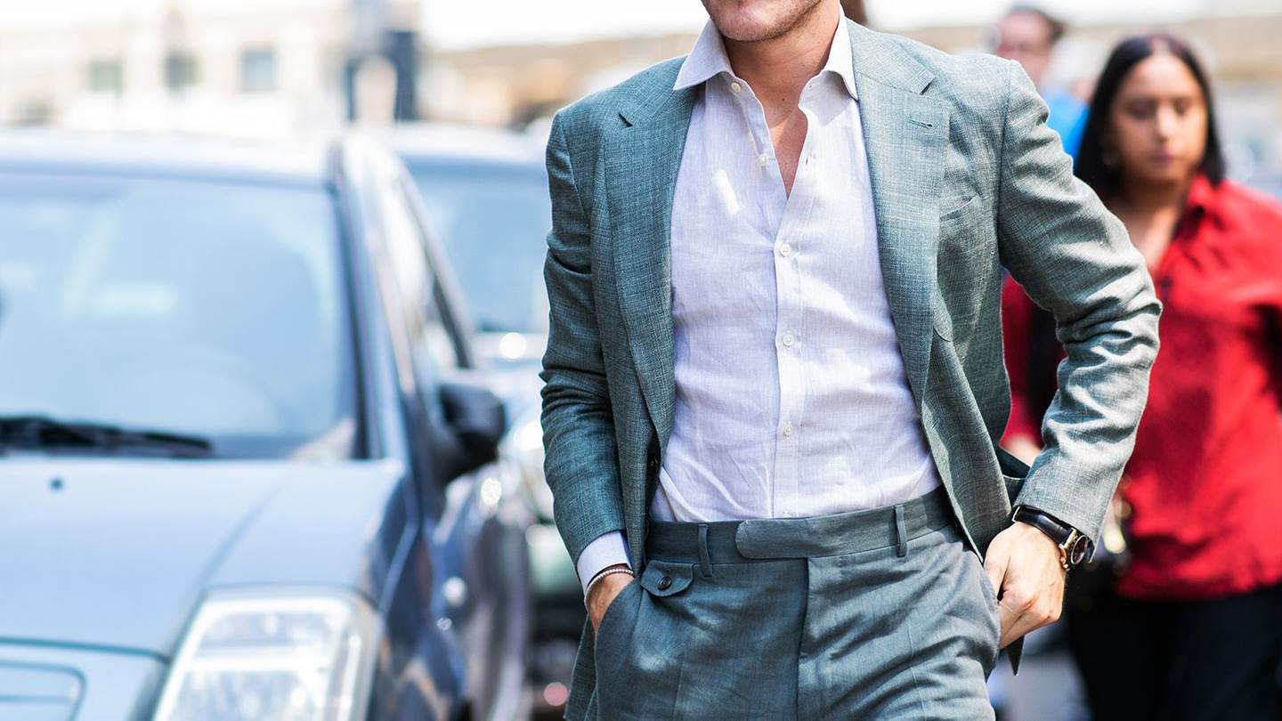 Τα καλοκαιρινά κοστούμια που θα σε κρατήσουν δροσερό