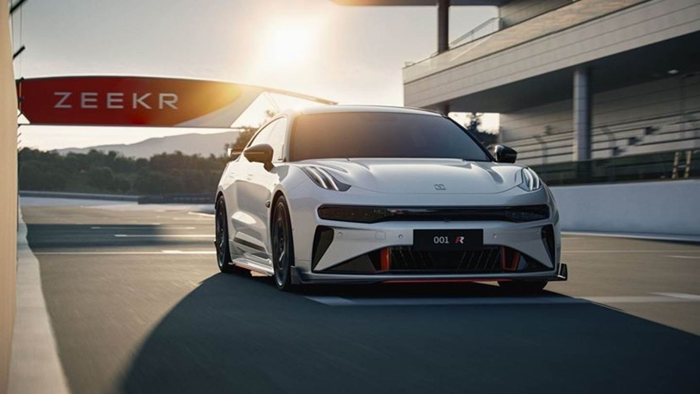 Η Zeekr αποκάλυψε το πολυτελές σπορ ηλεκτρικό της