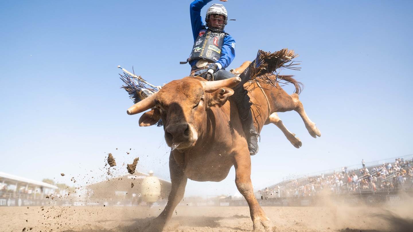 Aέρας Cowboy στην Έρημο: Τι είναι το Desert Rodeo που έκανε ντεμπούτο στην Καλιφόρνια