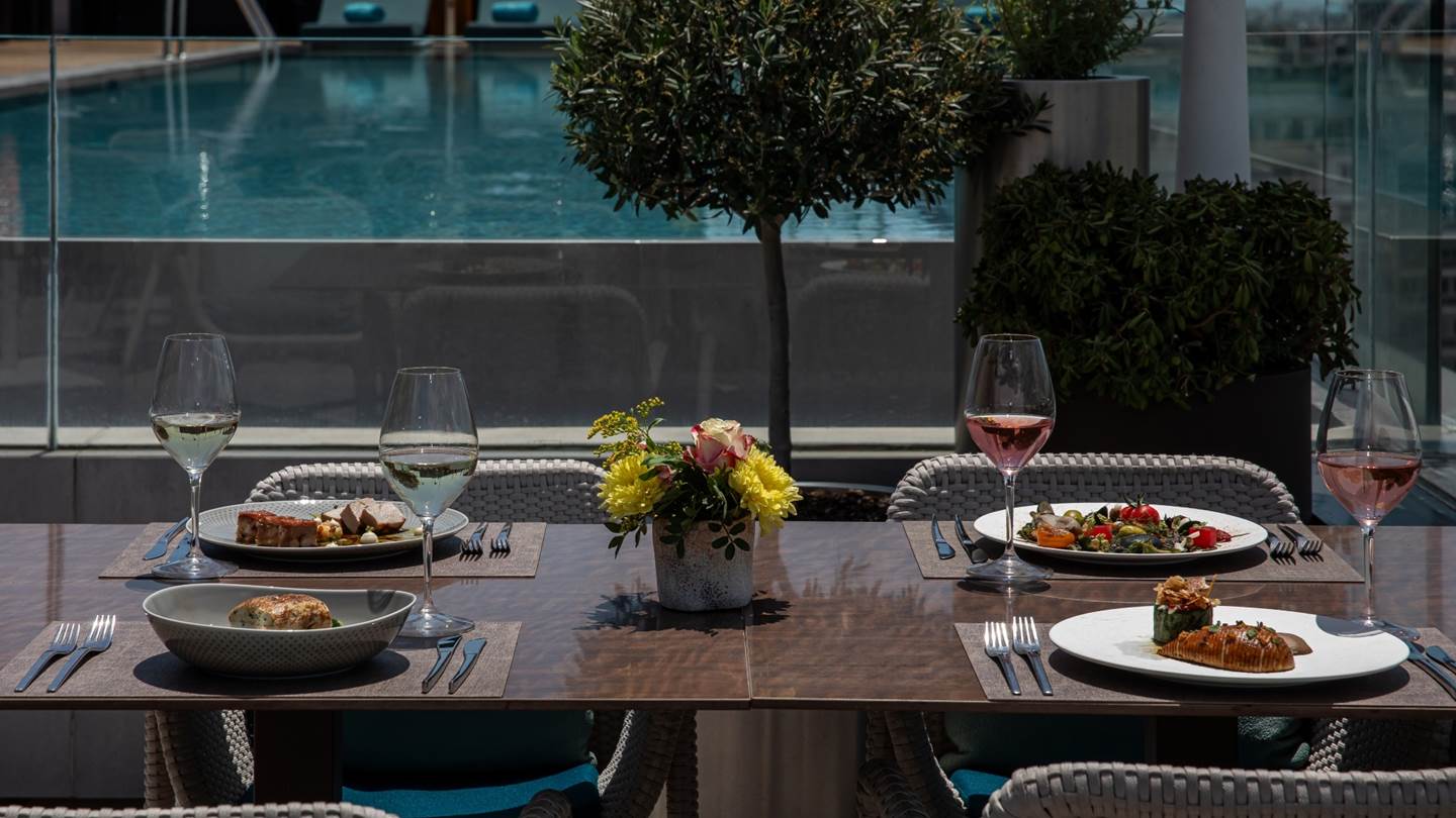 Το Athens Capital Hotel υποδέχεται το καλοκαίρι με το νέο μενού του Mappemonde Rooftop Restaurant Bar