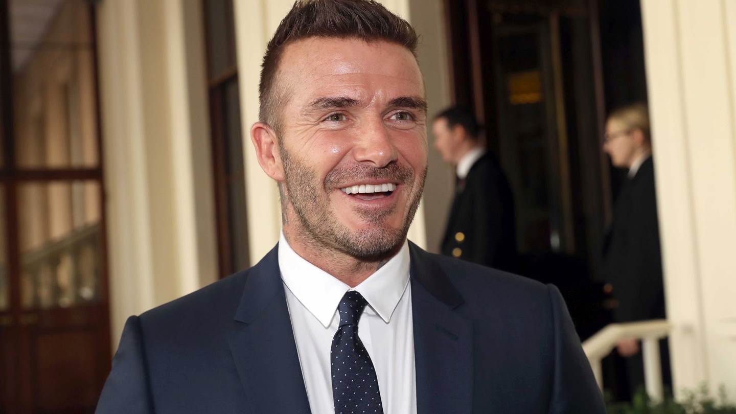 O David Beckham διαβάζει Χάρι Πότερ