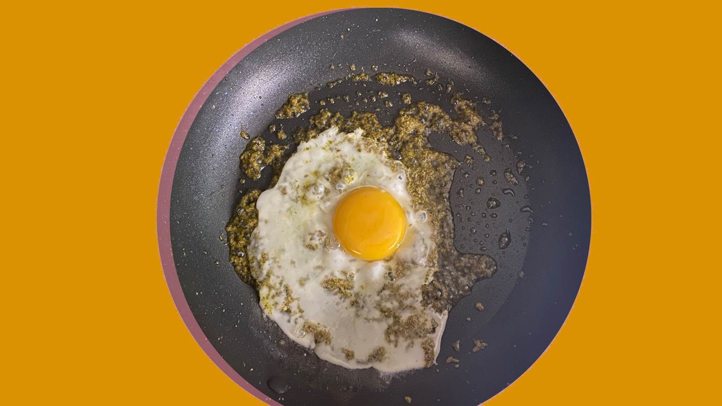 Pesto eggs, η νέα viral συνταγή του TikTok