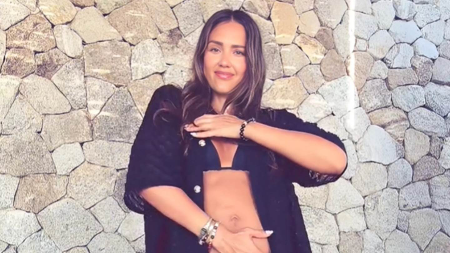 Jessica Alba, η Μύκονος σου πάει πολύ