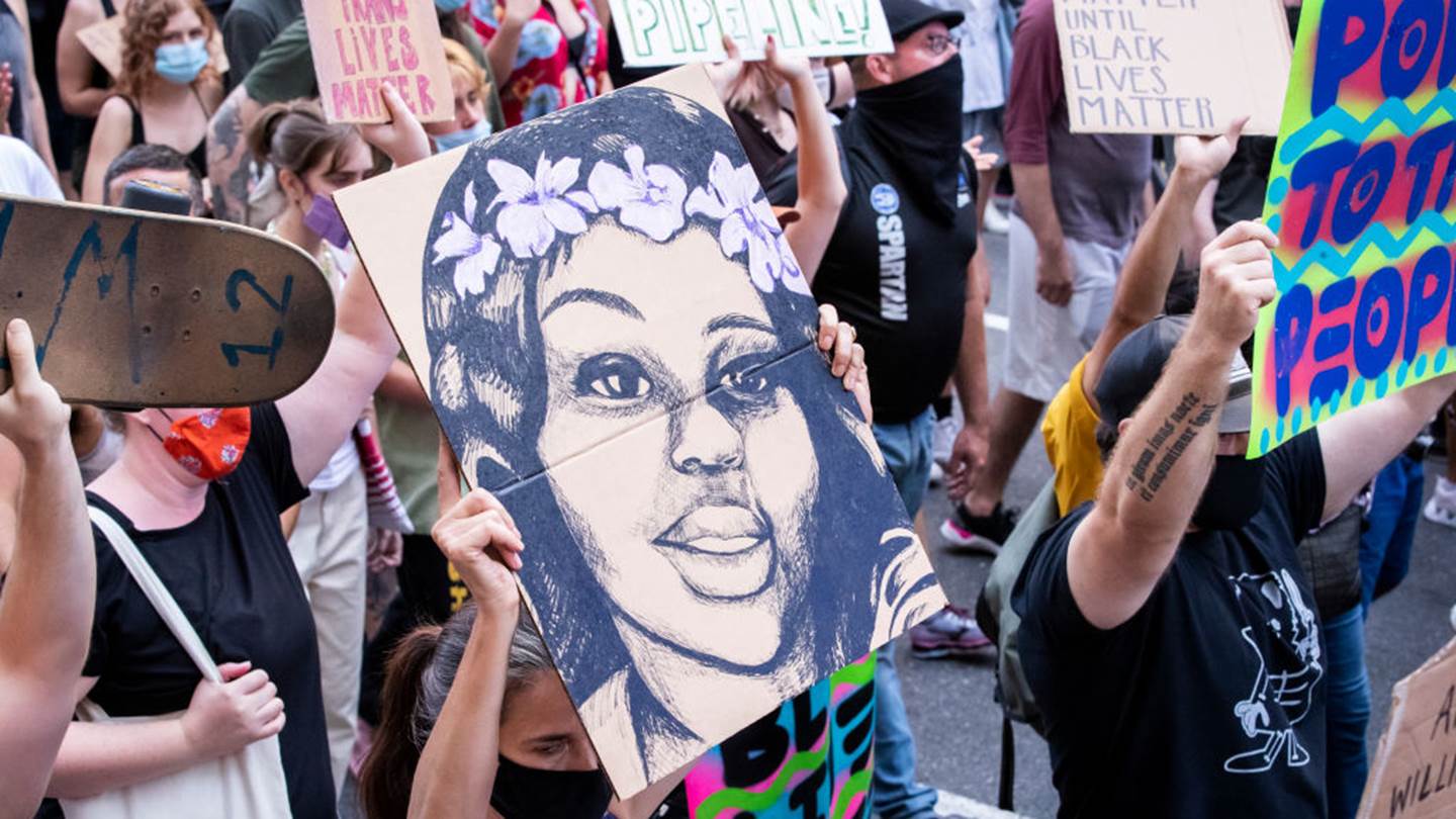 Το εξώφυλλο του Oprah Magazine με τη δολοφονηθείσα Breonna Taylor