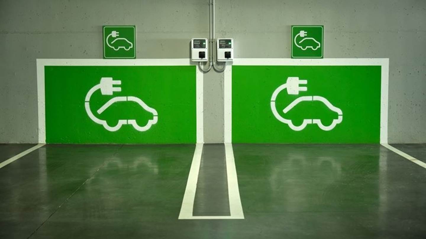 Σε πόσα χρόνια θα κυκλοφορούν μόνο ηλεκτρικά αυτοκίνητα