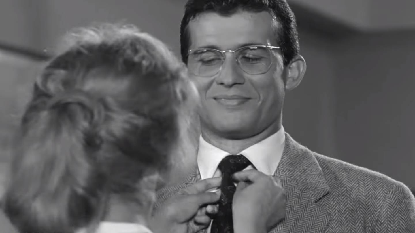 Η Παγκόσμια Ημέρα Γραβάτας δείχνει ωραιότερη μέσα από τον παλιό ελληνικό κινηματογράφο