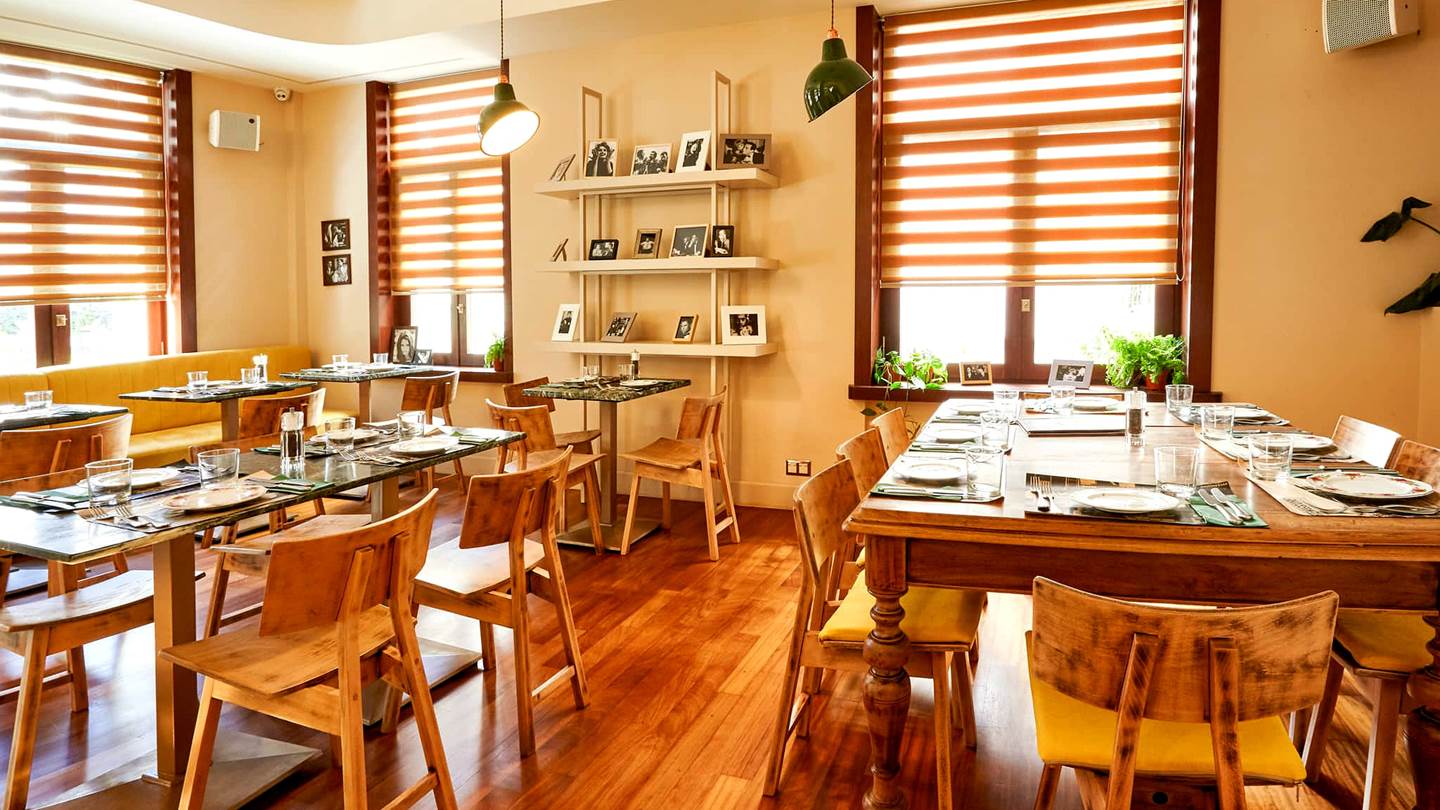 Πώς το Frankie εξελίχθηκε σε μία από τις καλύτερες τρατορίες της Αθήνας