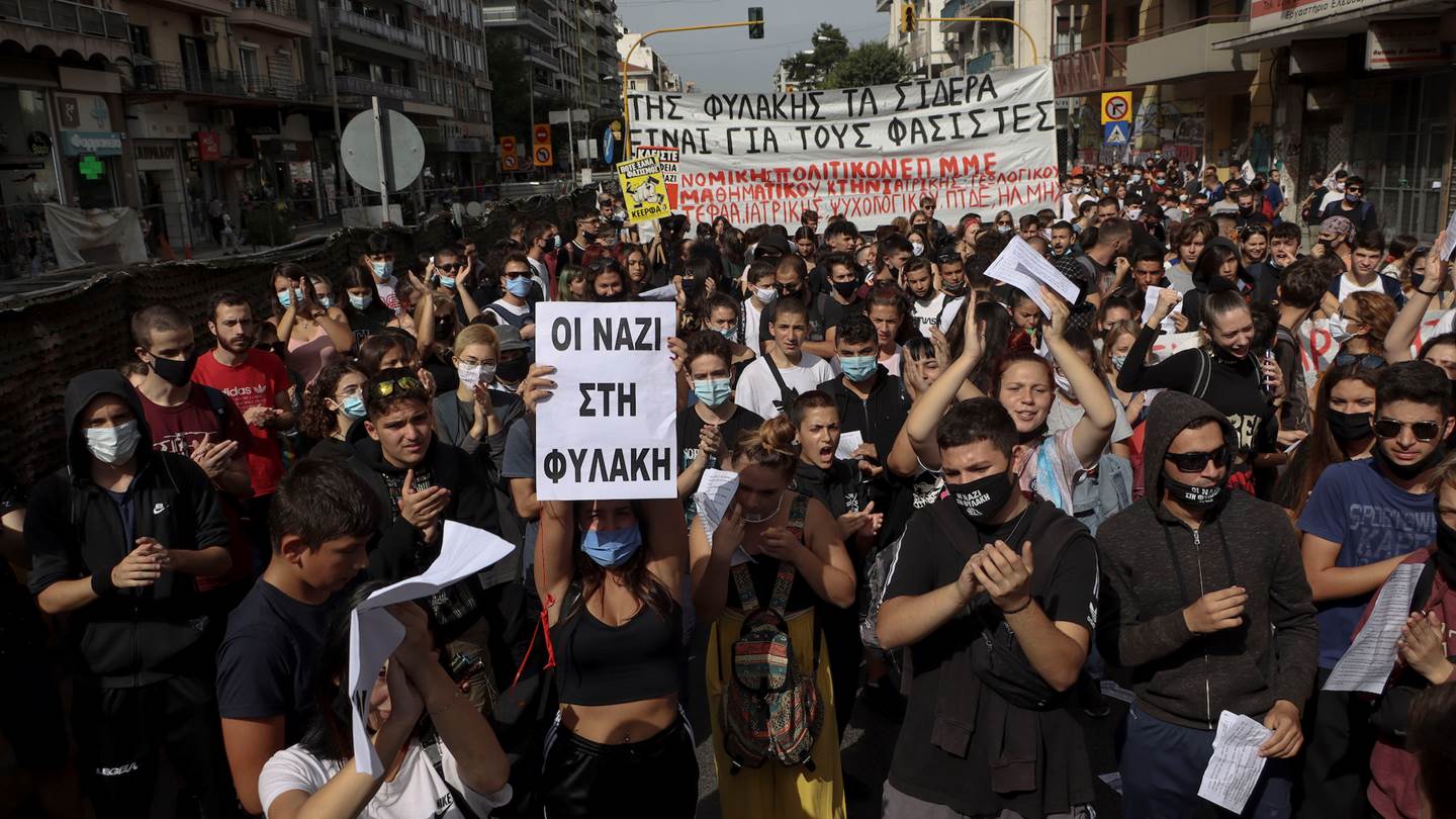 Η γυναίκα που τόλμησε να καταγγείλει τη Χρυσή Αυγή