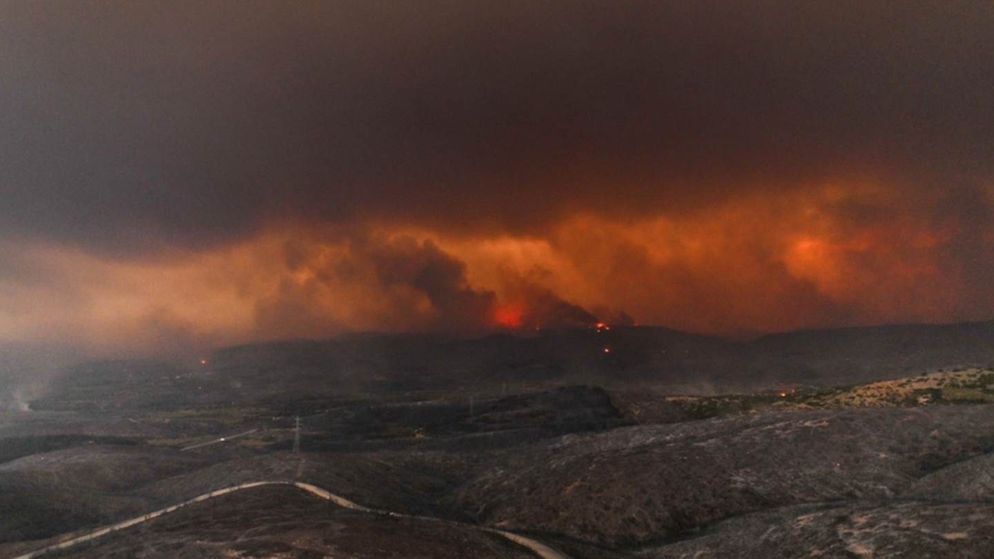 Τι πήγε στραβά και ξέφυγαν οι φωτιές σε Έβρο και Πάρνηθα;