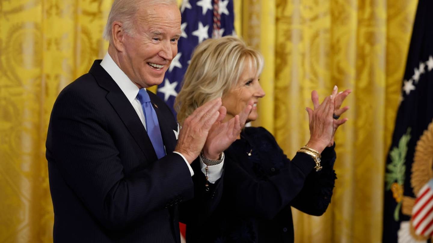 O Joe Biden έκανε 5 προτάσεις γάμου στη σύζυγό του