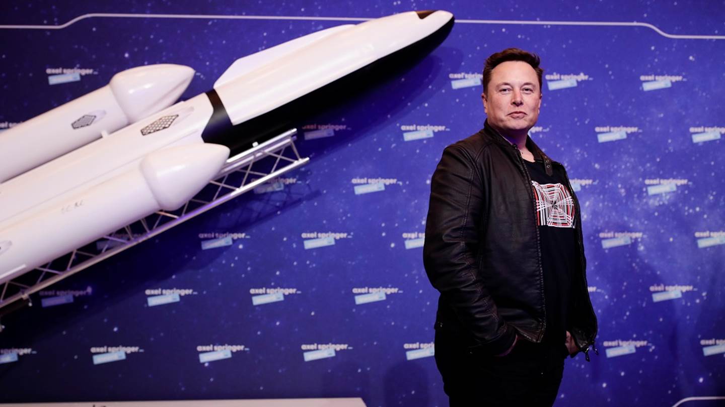 Μερικές αποκαλύψεις για τον Elon Musk από τον πατέρα του