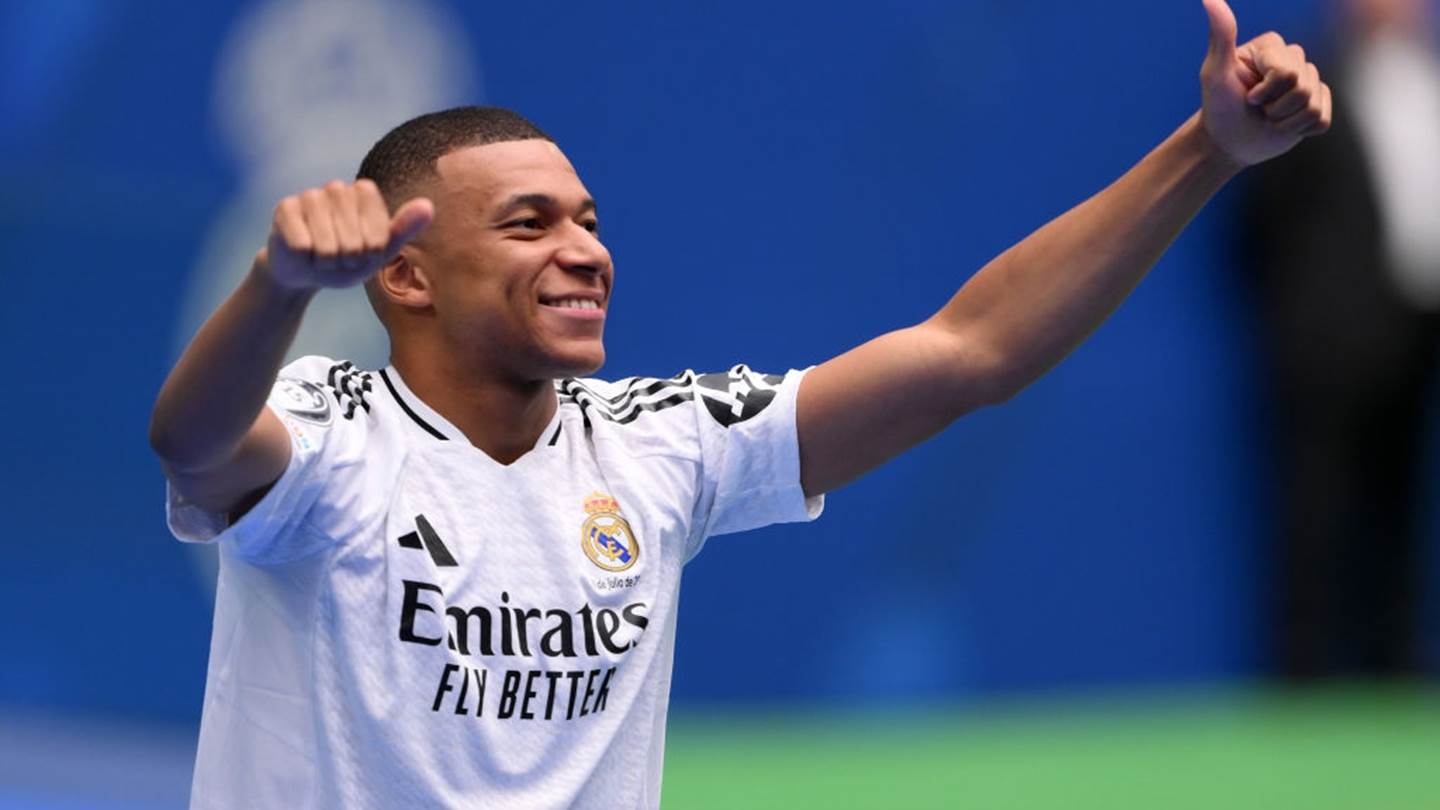 O Kylian Mbappé μπήκε στη Ρεάλ Μαδρίτης με το δεξί