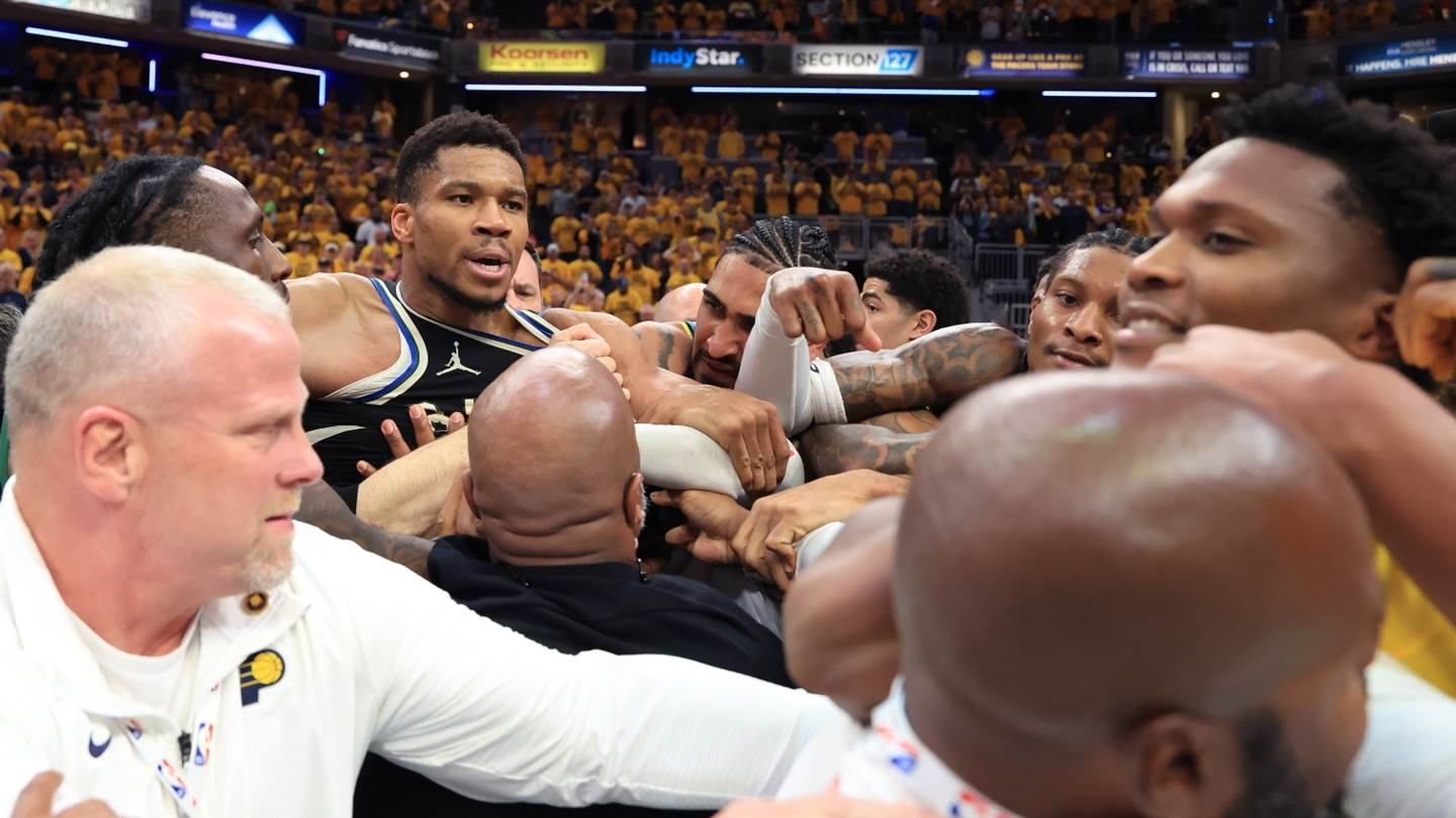 Προκάλεσαν τον Γιάννη Αντετοκούνμπο - Χαμός μετά τον αγώνα Πέισερς-Μπακς