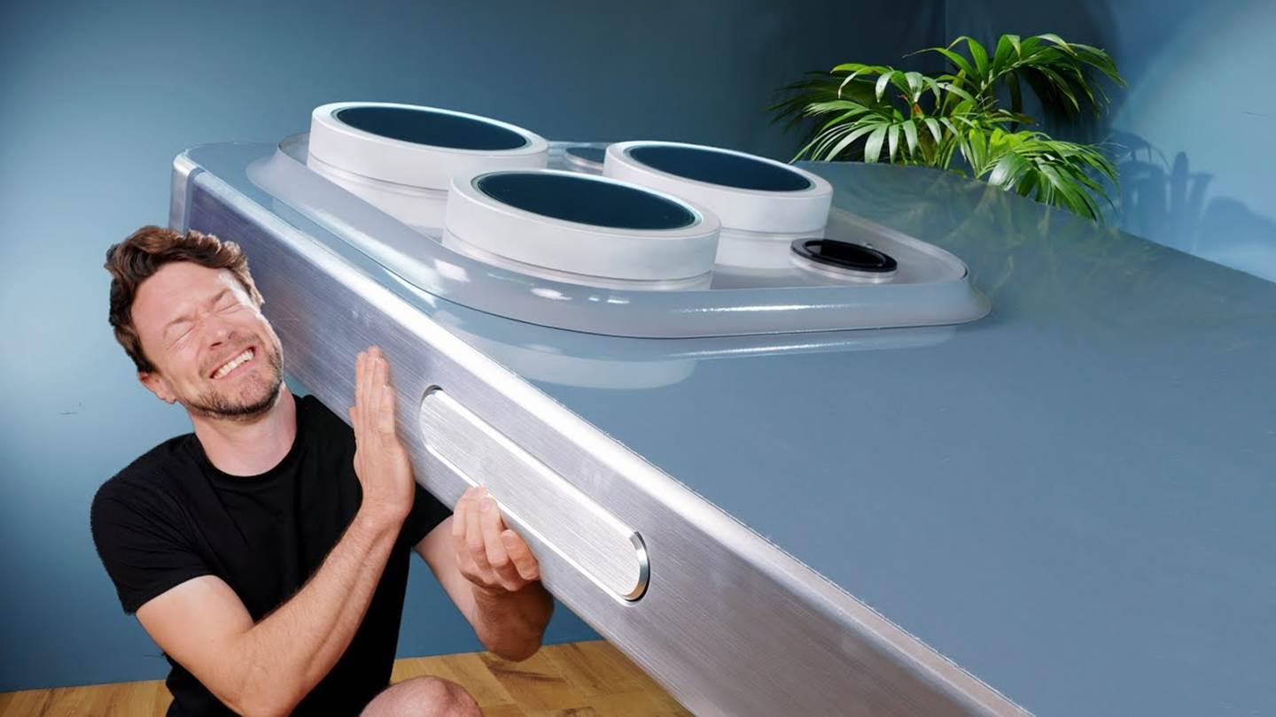 YouTubers έφτιαξαν το μεγαλύτερο iPhone στον κόσμο (video)