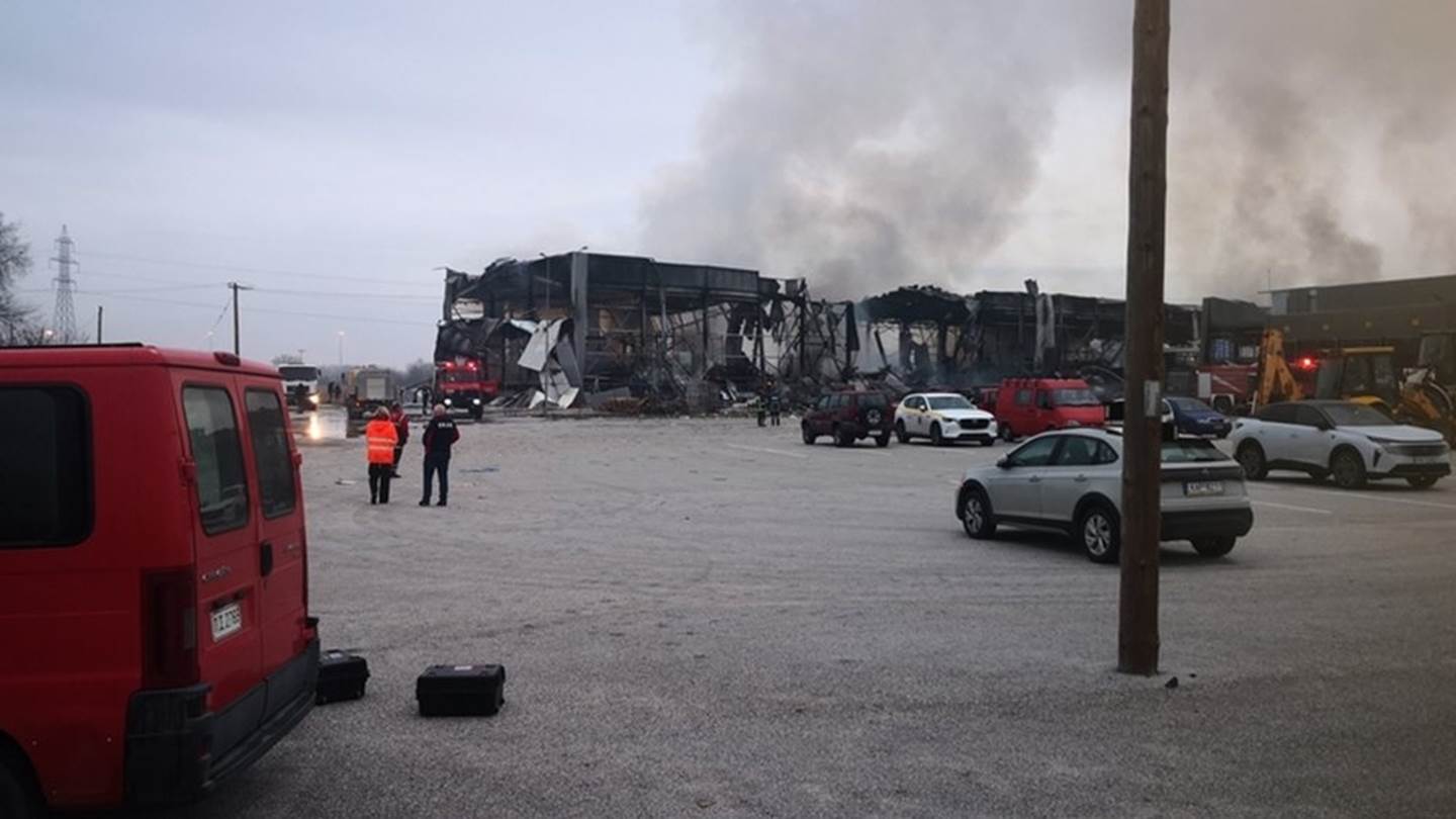 Πυρκαγιά σε εργοστάσιο της Βιολάντα στα Τρίκαλα - Τέσσερις εργαζόμενες νεκρές, μία αγνοούμενη και οκτώ τραυματίες