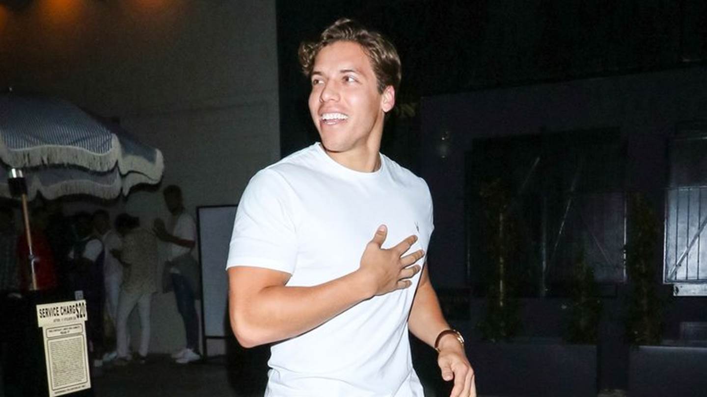 Ο γιος του Arnie έχει το κόλπο για να χτίσεις τεράστιους δικέφαλους