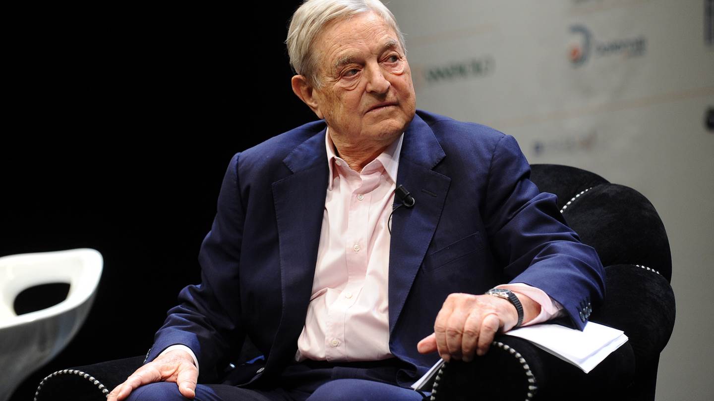 Τον George Soros βλέπουν πίσω από τις ταραχές οι συνωμοσιολόγοι