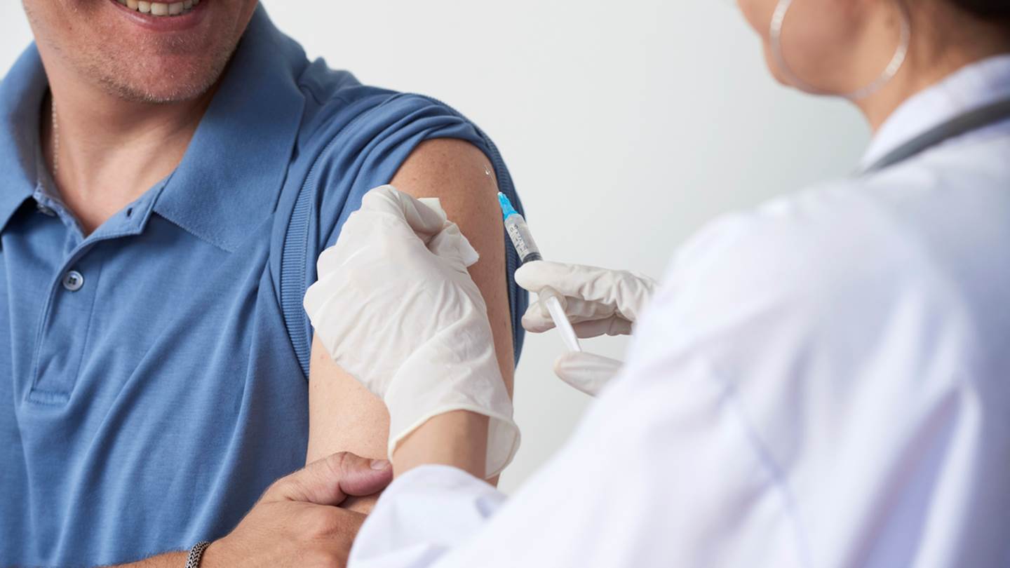 Oι ανακοινώσεις για τα προνόμια των εμβολιασμένων