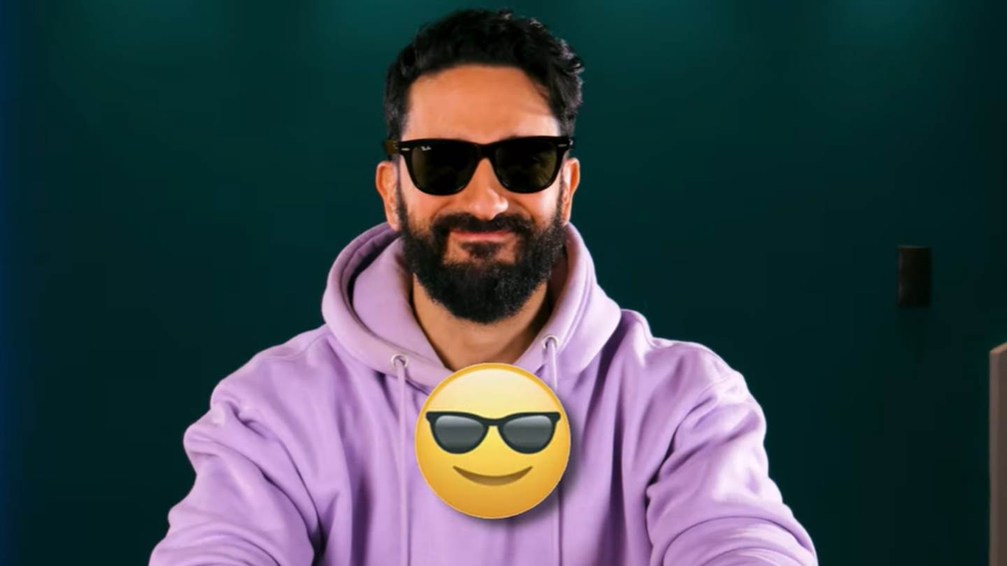 Πώς θα ήταν η ζωή μας αν μιλούσαμε μόνο με emoji, σύμφωνα με τον Διονύση Ατζαράκη