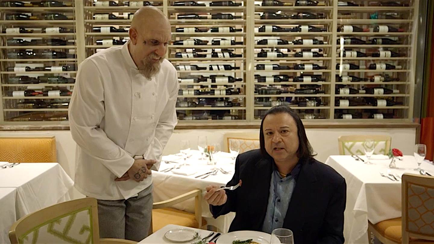 Ο Sacha Baron Cohen πείθει κριτικό γεύσης να δοκιμάσει ανθρώπινο κρέας