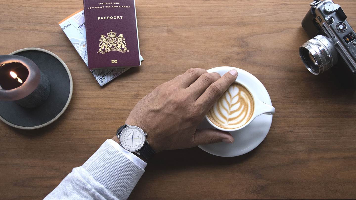 Όσοι αγαπούν τα ταξίδια, θα ενθουσιαστούν με αυτό το ρολόι