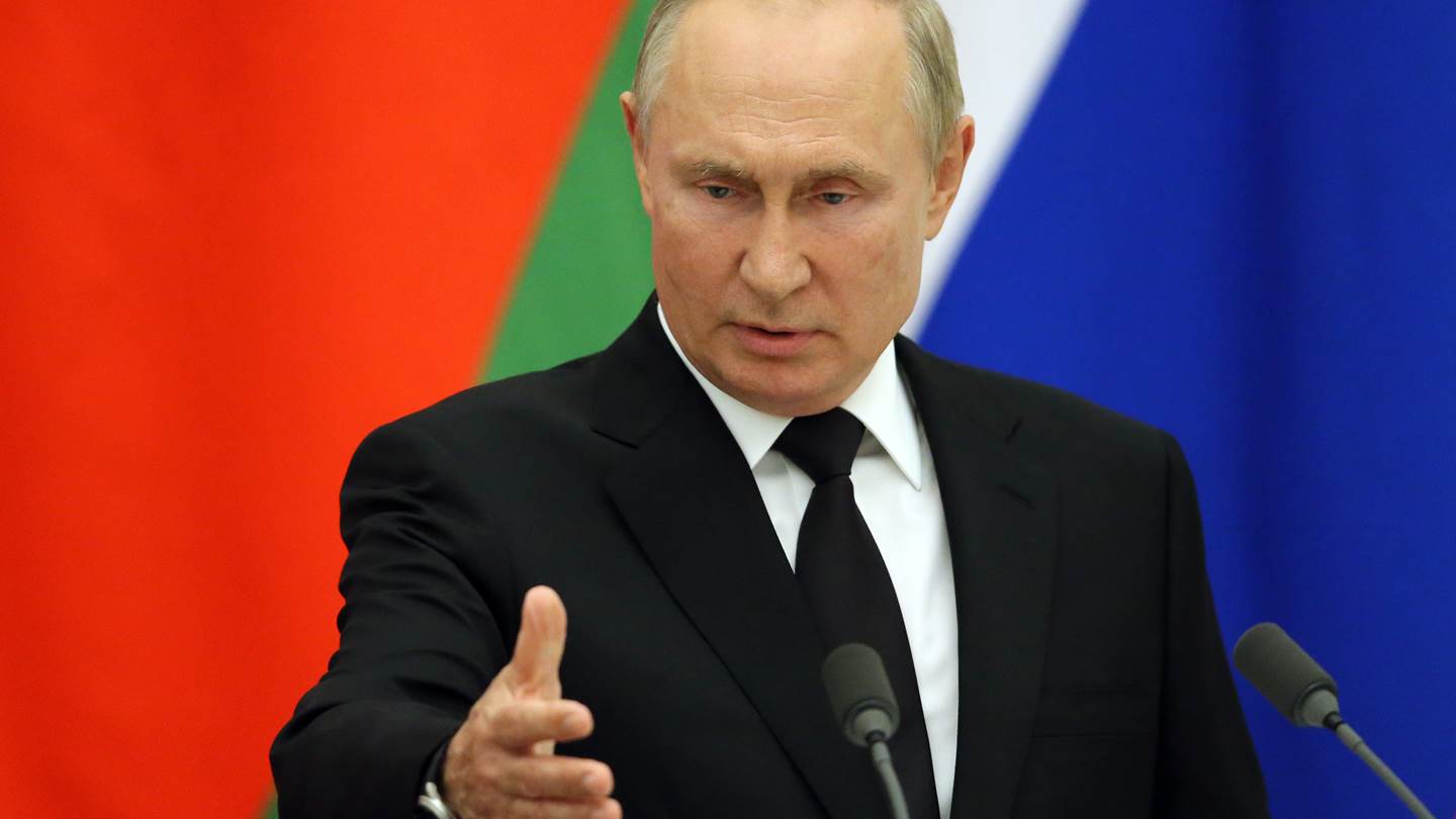 O Putin έχει χάσει την επαφή με την πραγματικότητα, γράφει το Bloomberg