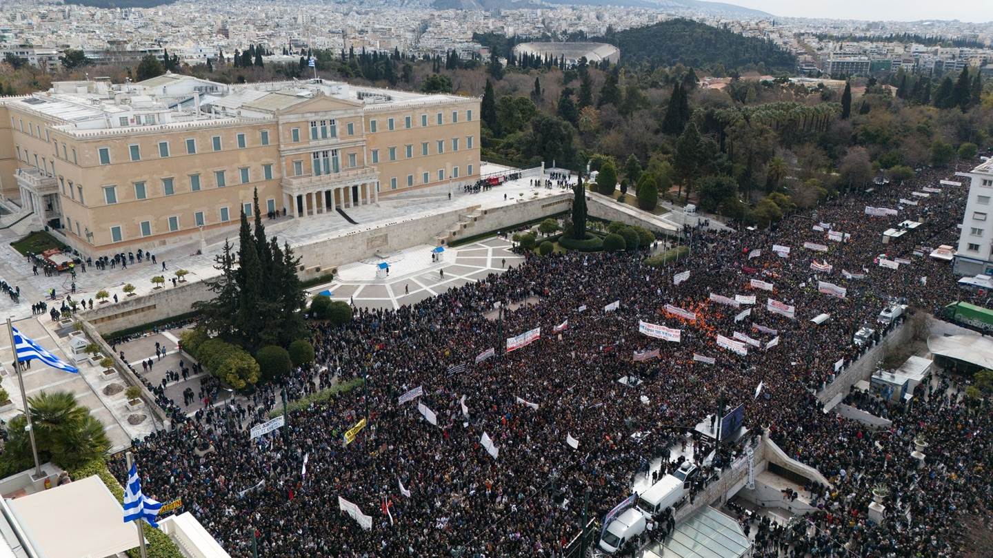 Τέμπη: 10 εικόνες από τα συλλαλητήρια στην Ελλάδα