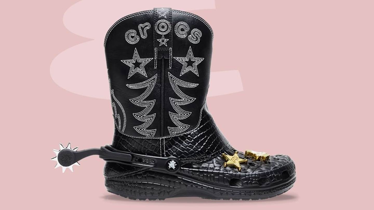 Καουμπόικες μπότες Crocs, ό,τι πιο cringe είδαμε σήμερα