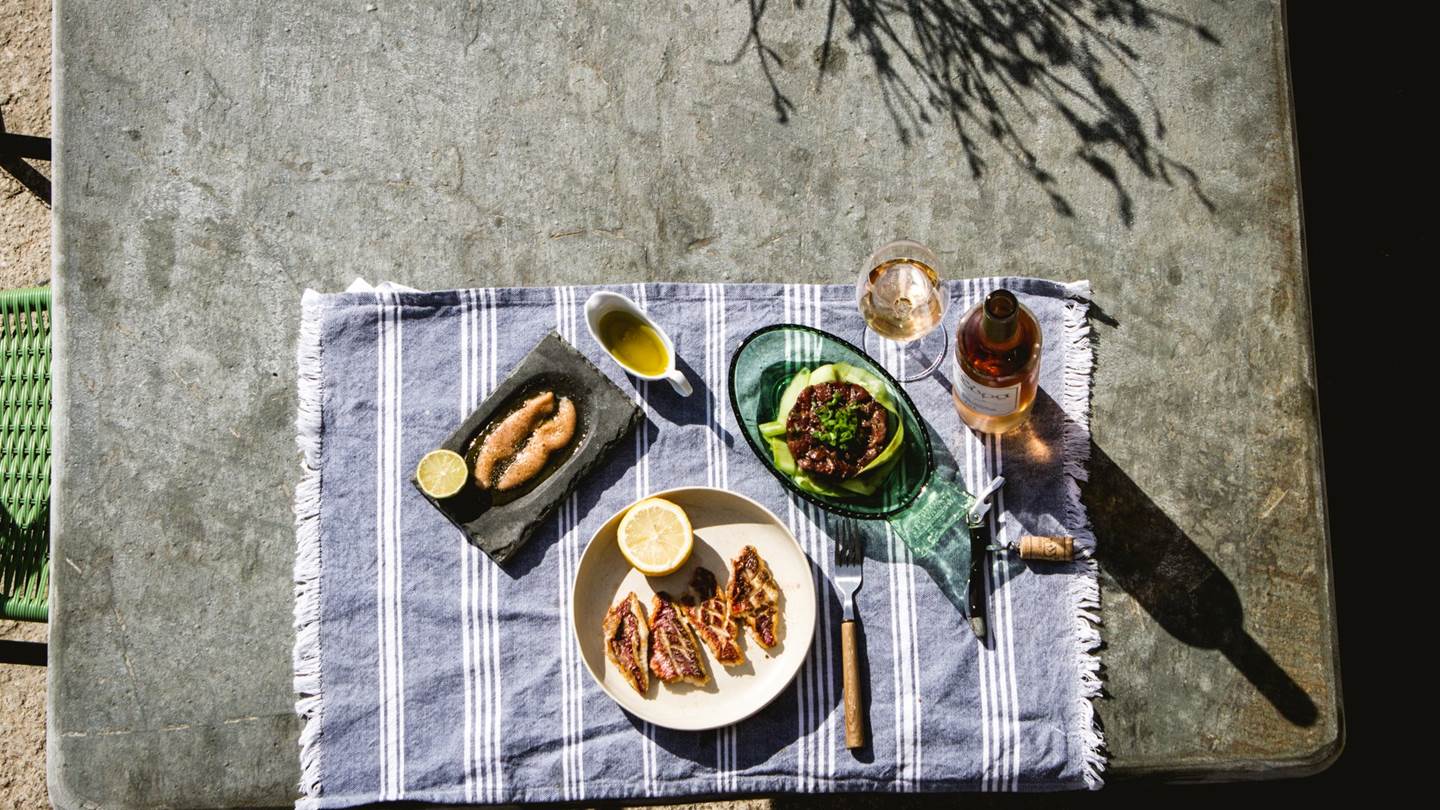 Η πεντανόστιμη Τήνος του Ευριπίδη Αποστολίδη