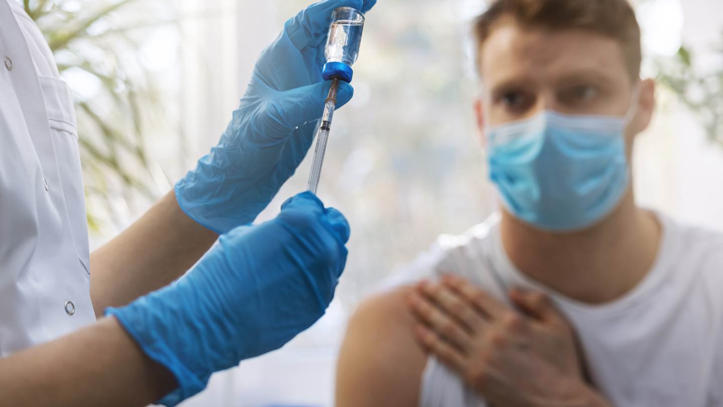 Εμβολιασμένο μόνο το 57% των Ελλήνων σύμφωνα με τα στοιχεία