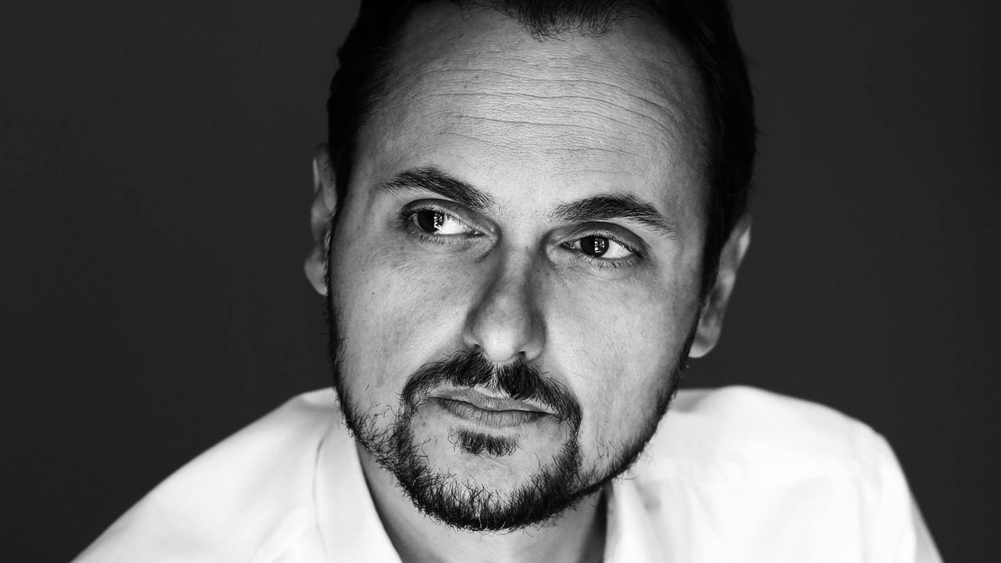 24 δυνατά διηγήματα για 24 σταθμούς του ηλεκτρικού