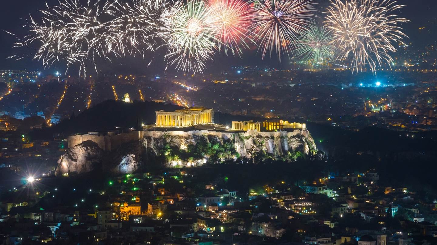 Η Αθήνα υποδέχθηκε φαντασμαγορικά το 2023