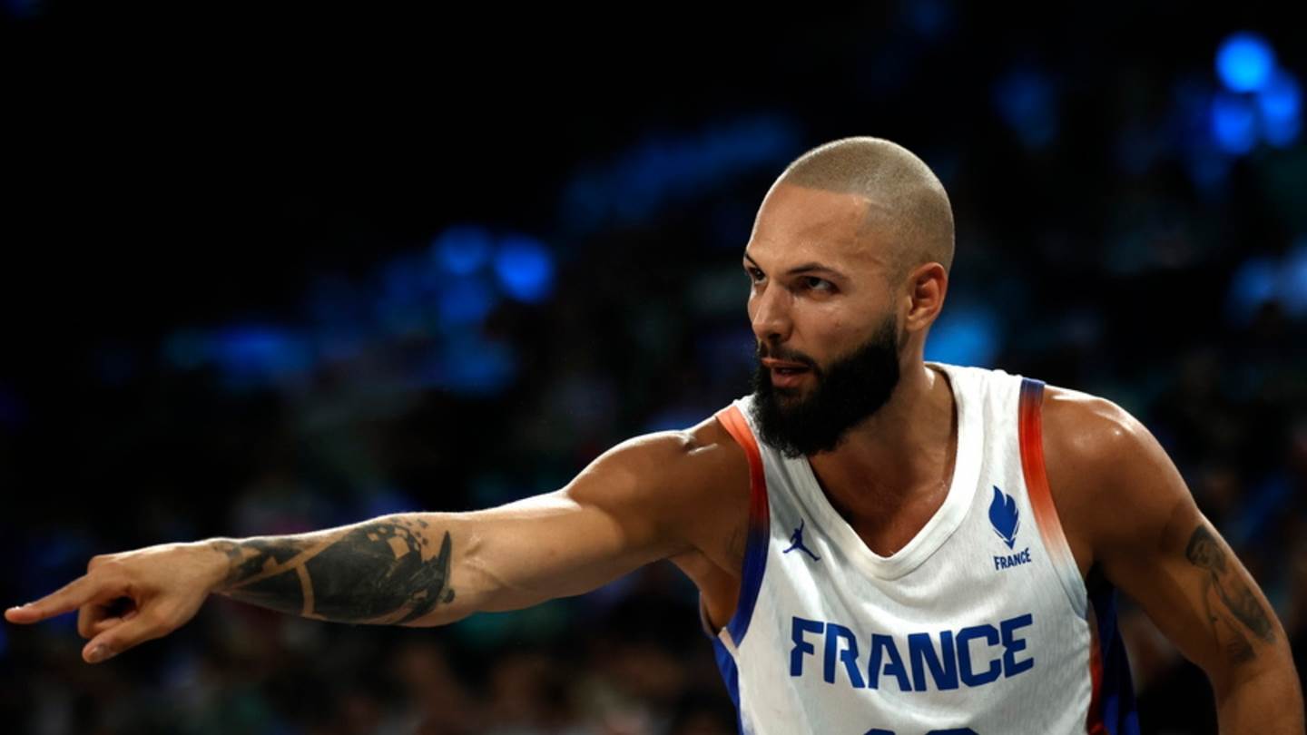 Τα καλύτερα σχόλια και memes για την μεταγραφή Φουρνιέ στον Ολυμπιακό