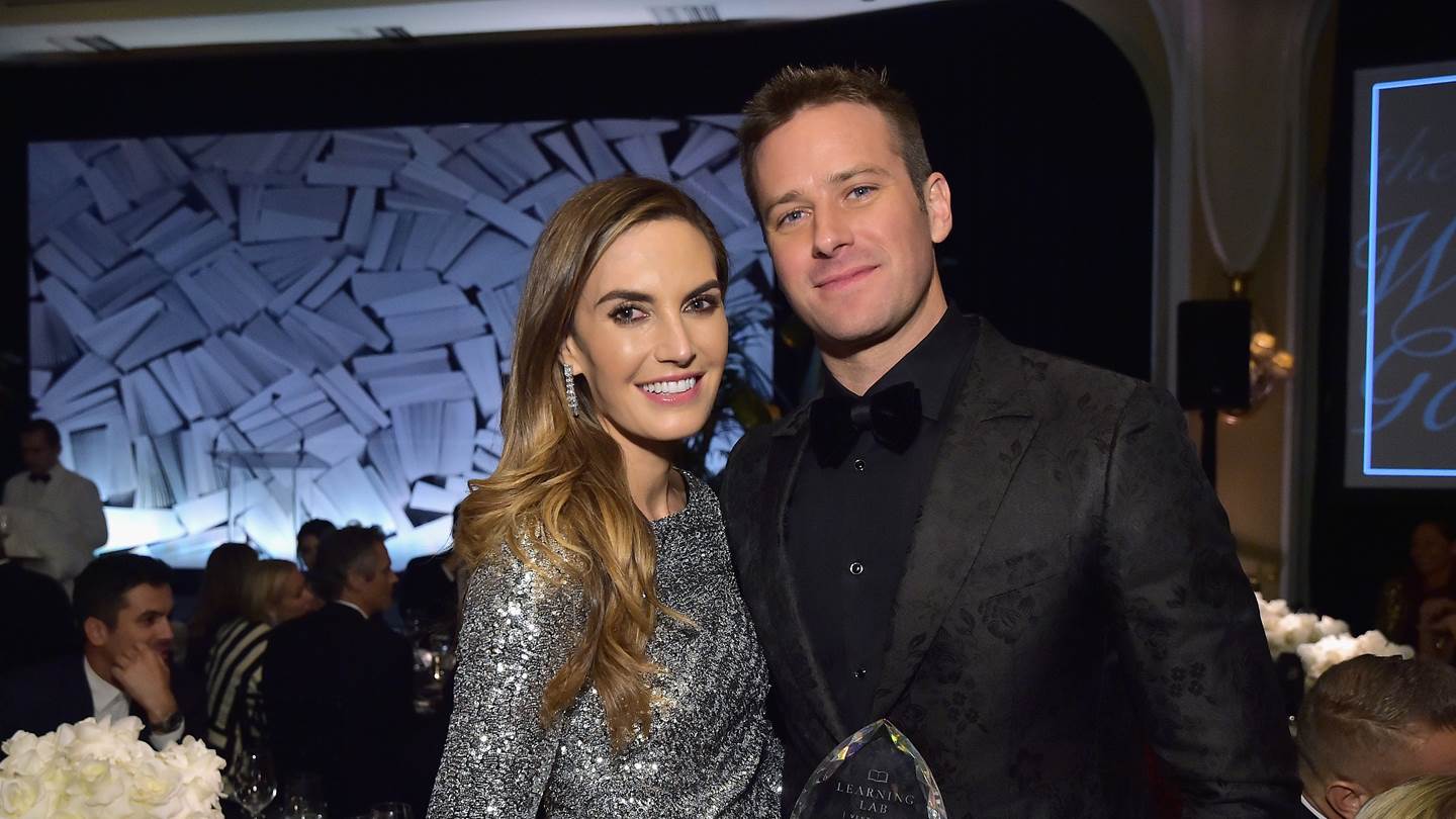 Το total black tailoring μην το φοβάσαι