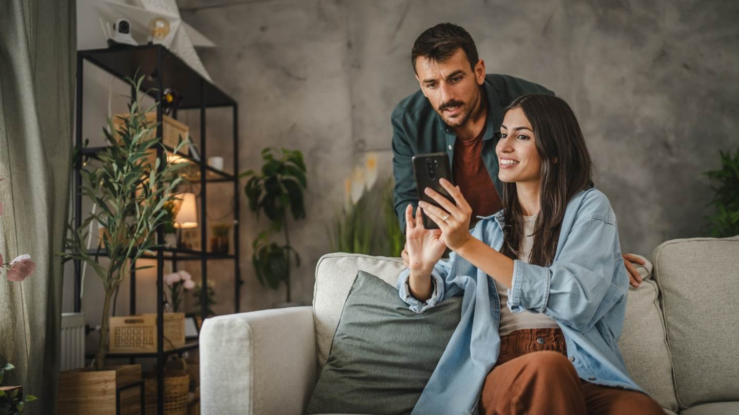 Κοίταξες το κινητό της σχέσης σου;-Τι σημαίνει αυτό σύμφωνα με την ψυχολογία