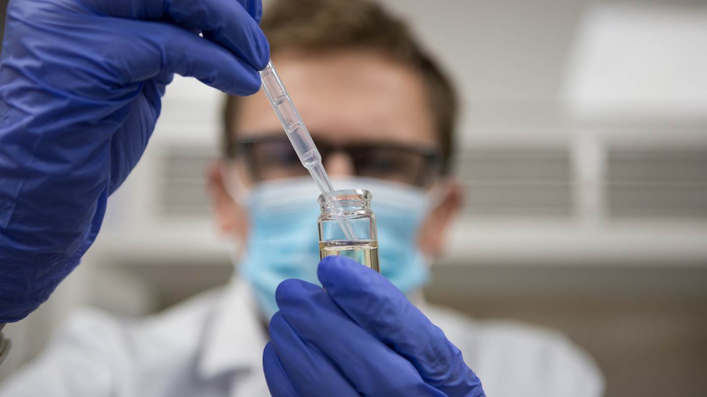 Διαθέσιμα από σήμερα όλα τα εμβόλια για τις ηλικίες 40-44