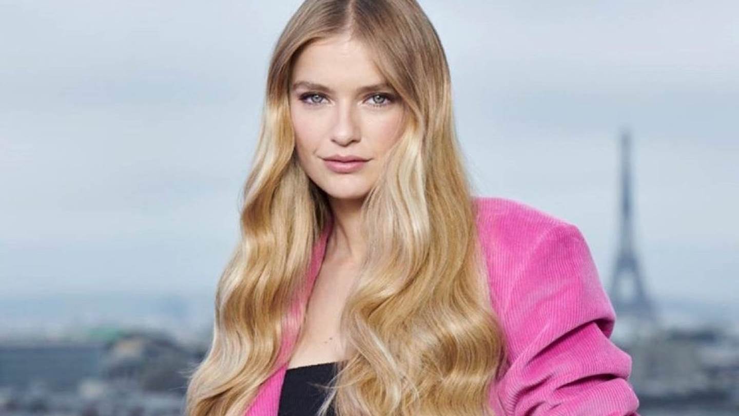 Η Camille Razat είναι ένας σοβαρός λόγος για να δεις Emily in Paris