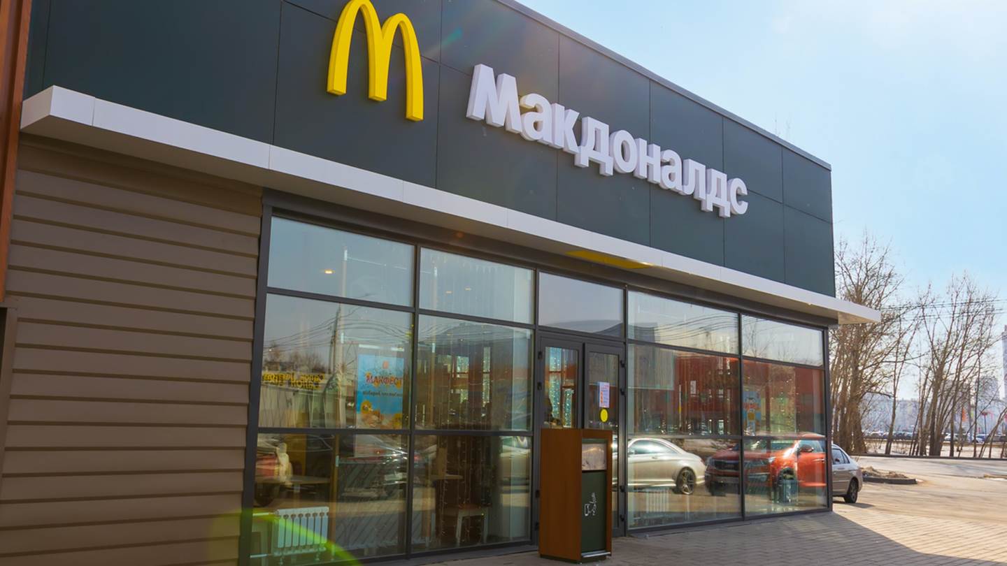 Τα McDonald's αποχωρούν από τη Ρωσία μετά από 32 χρόνια