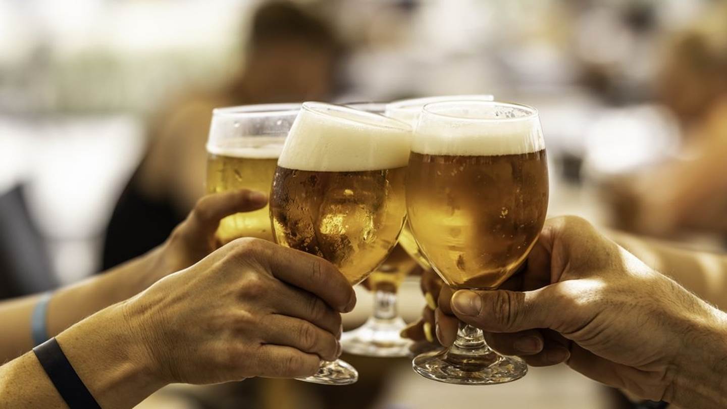 Το νο1 κόλπο για να πίνεις μπίρα χωρίς να φουσκώνεις