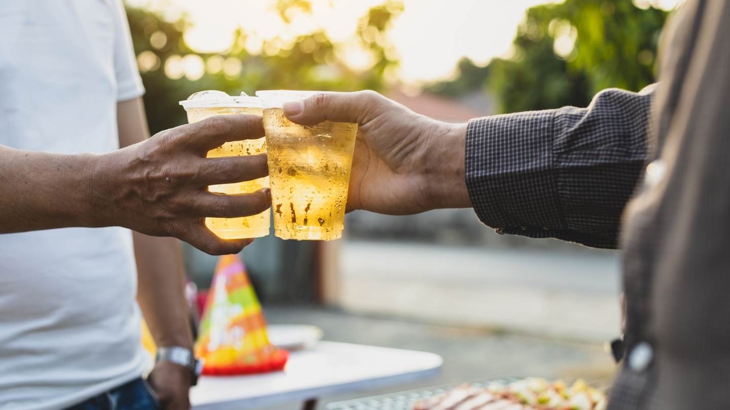 Η CIA ξέρει πόσο αντέχουμε ως Έλληνες στο ποτό