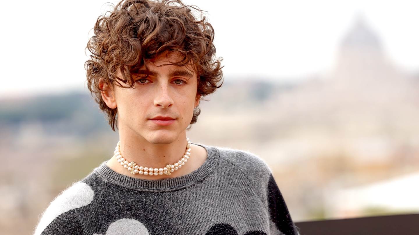 Ο Timothée Chalamet τώρα και δεινός παίκτης πινγκ-πονγκ