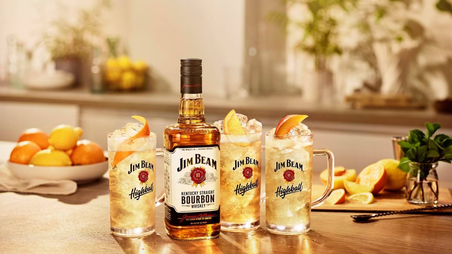 Το cocktail που μπορείς να φτιάξεις εύκολα και να εντυπωσιάσεις τους φίλους σου