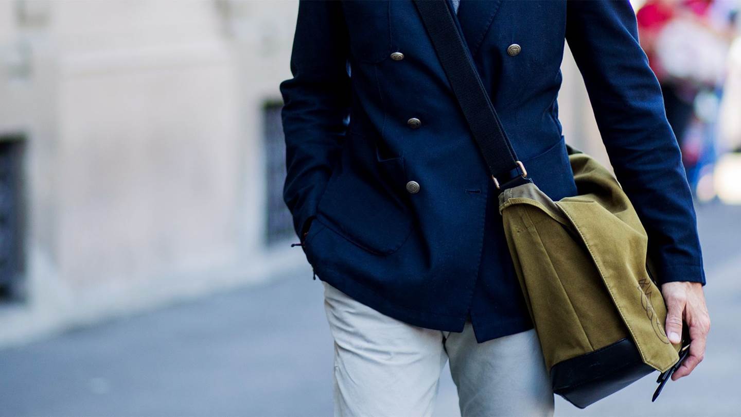 Η τσάντα ταχυδρόμου δεν έφυγε ποτέ από τη μόδα