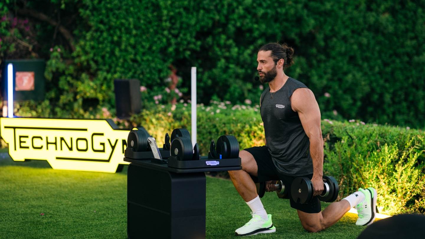 Technogym: Παρουσίασε τα νέα Technogym Connected Dumbbells με ένα Exclusive Sunset Master Class με τον Κωνσταντίνο Βασάλο